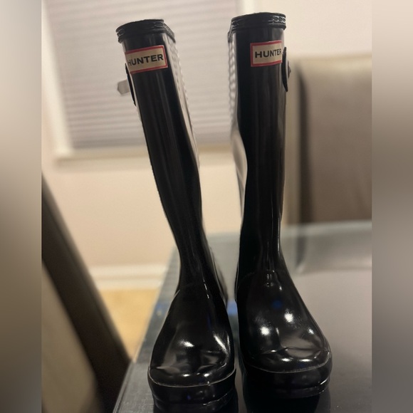 Hunter Women's Glossy Black Rain Boots- size 5- in MINT condition! - Picture 2 of 3